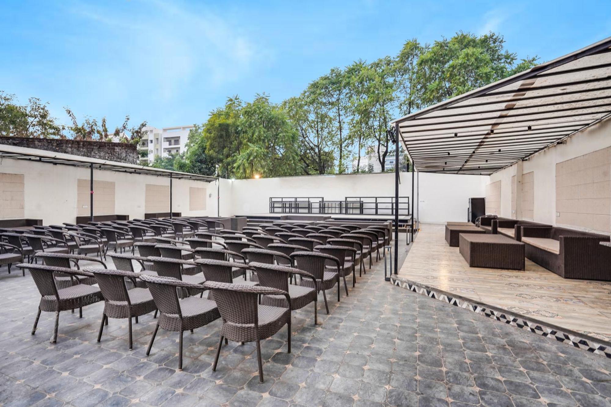Townhouse Amanaka Formerly Hotel City Pride Raipur  Exterior photo